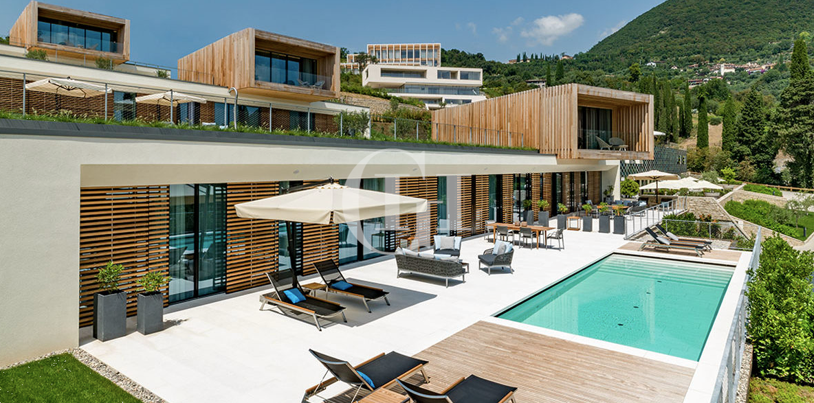 Villa on Lake Garda, Italy, 399 sq.m - picture 1