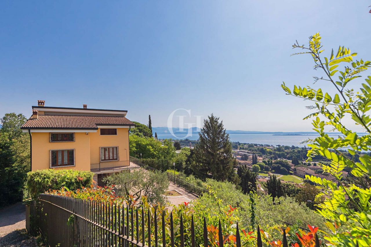 Villa por Lago de Garda, Italia, 400 m2 - imagen 1
