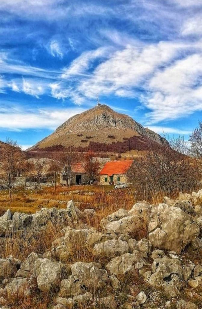 Grundstück in Cetinje, Montenegro, 3 860 m2 - Foto 1