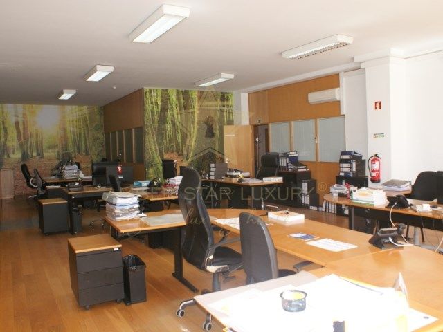 Office in Porto, Portugal, 360 sq.m - picture 1