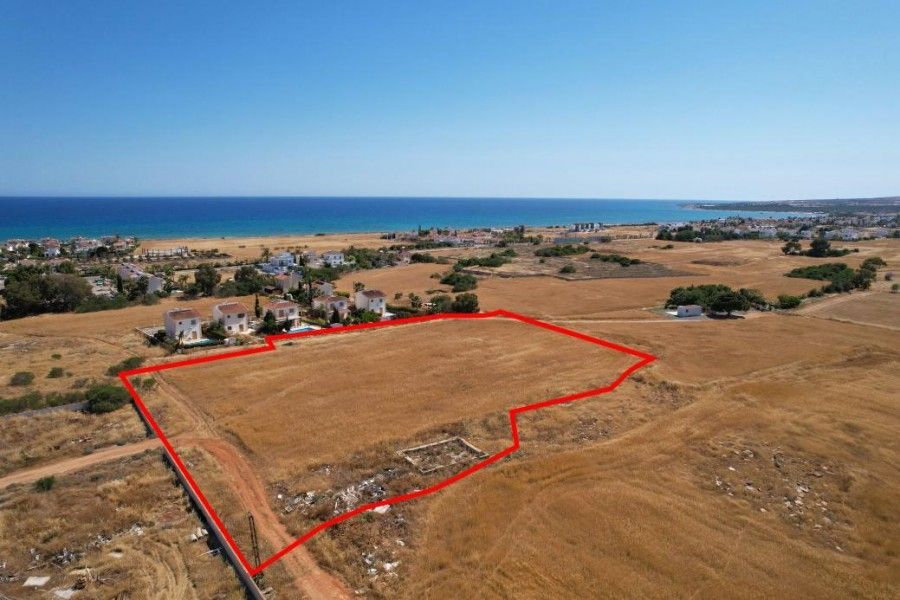 Land in Protaras, Cyprus, 8 518 sq.m - picture 1