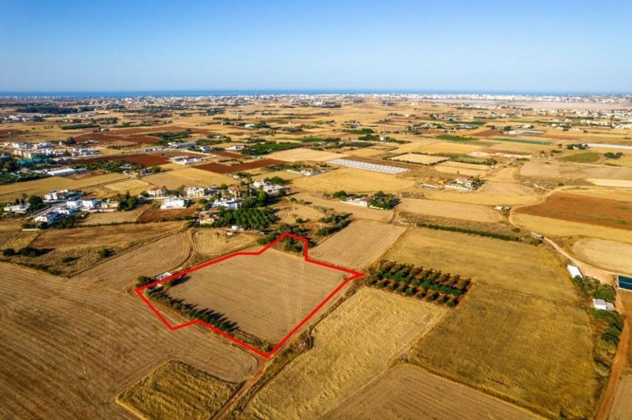 Land in Protaras, Cyprus, 9 160 sq.m - picture 1