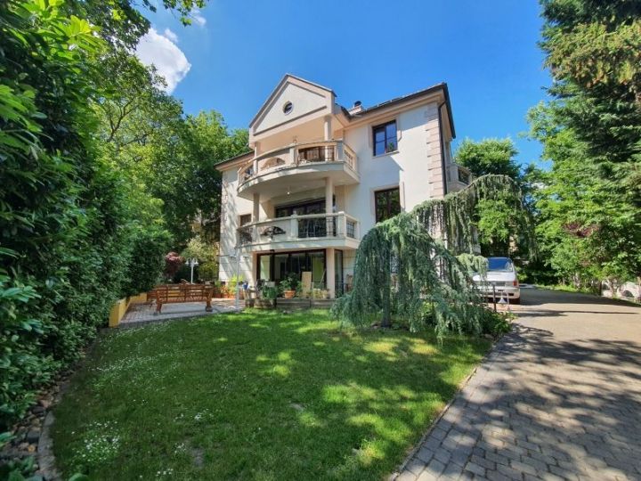 Villa in Budapest, Hungary, 600 sq.m - picture 1
