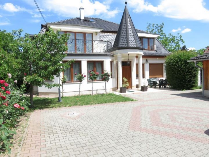 Villa in Budapest, Hungary, 386 sq.m - picture 1