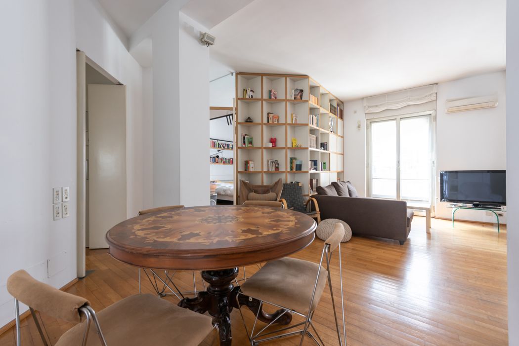 Flat in Milan, Italy, 122 000 sq.m - picture 1
