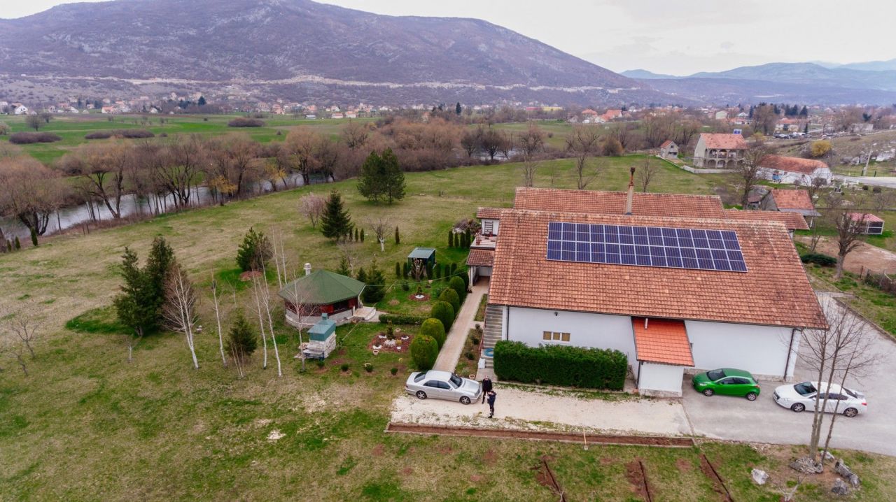 Mietshaus in Niksic, Montenegro, 1 500 m2 - Foto 1