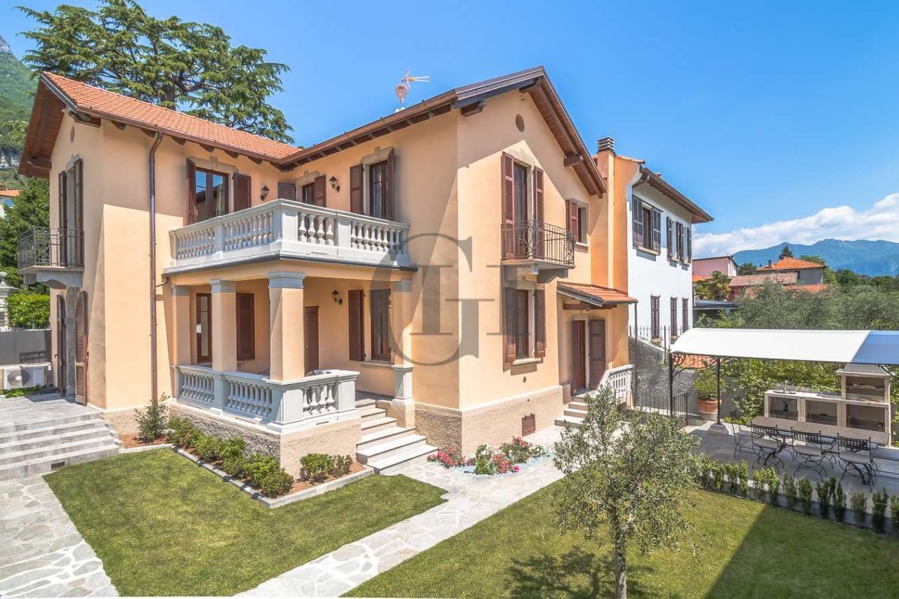 Villa on Lake Como, Italy, 260 sq.m - picture 1