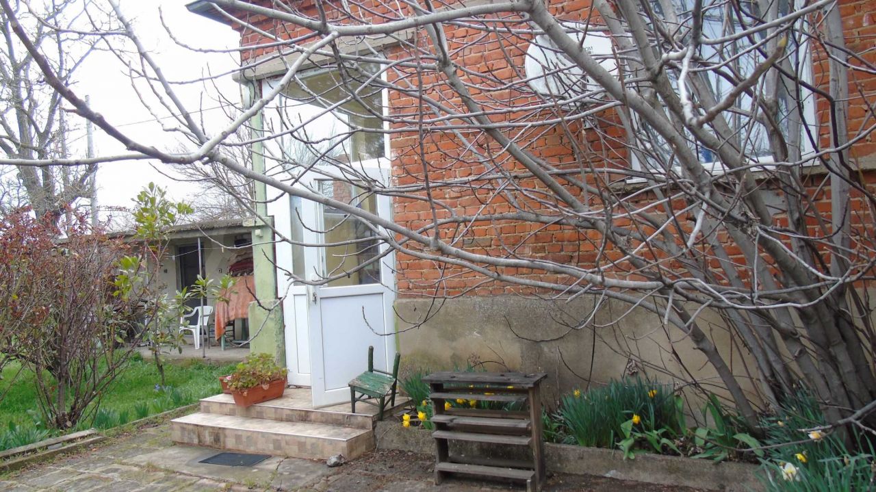 House in Podvis, Bulgaria, 100 sq.m - picture 1