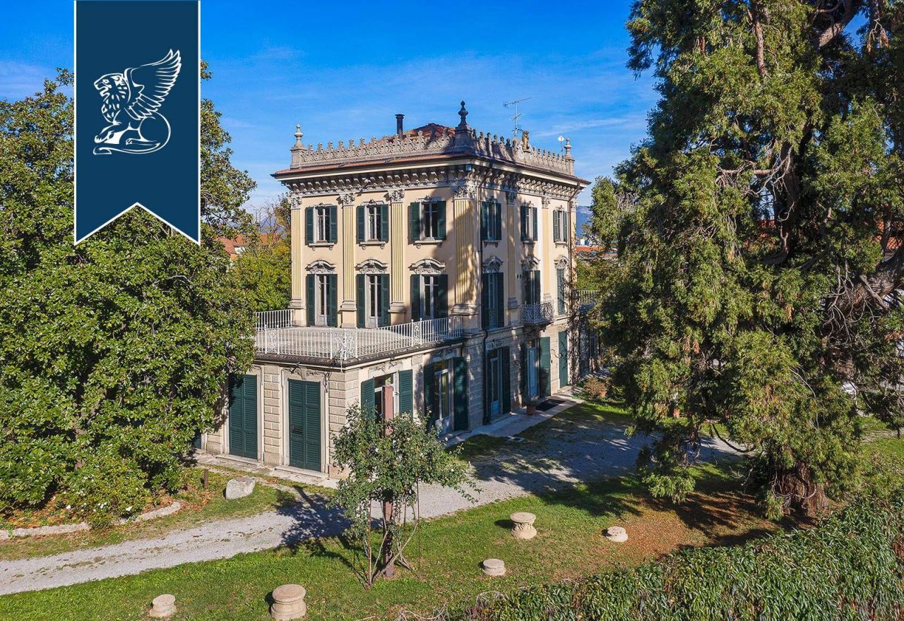 Villa in Lecco, Italy, 8 000 sq.m - picture 1