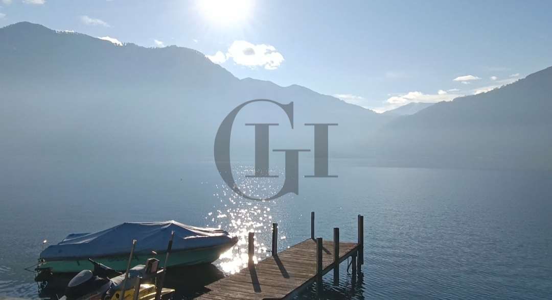 Villa in Lake Lugano, Italy, 250 sq.m - picture 1