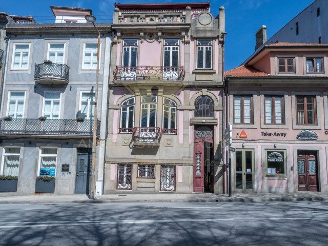 Commercial property in Porto, Portugal, 600 sq.m - picture 1