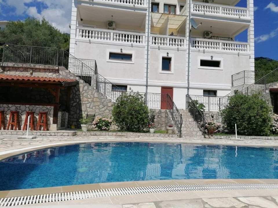 Hotel in Budva, Montenegro, 235 sq.m - picture 1