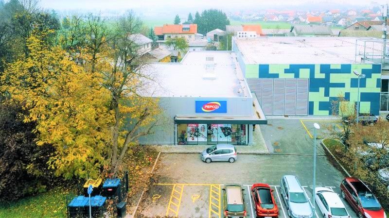 Shop in Logatec, Slovenia, 556 sq.m - picture 1