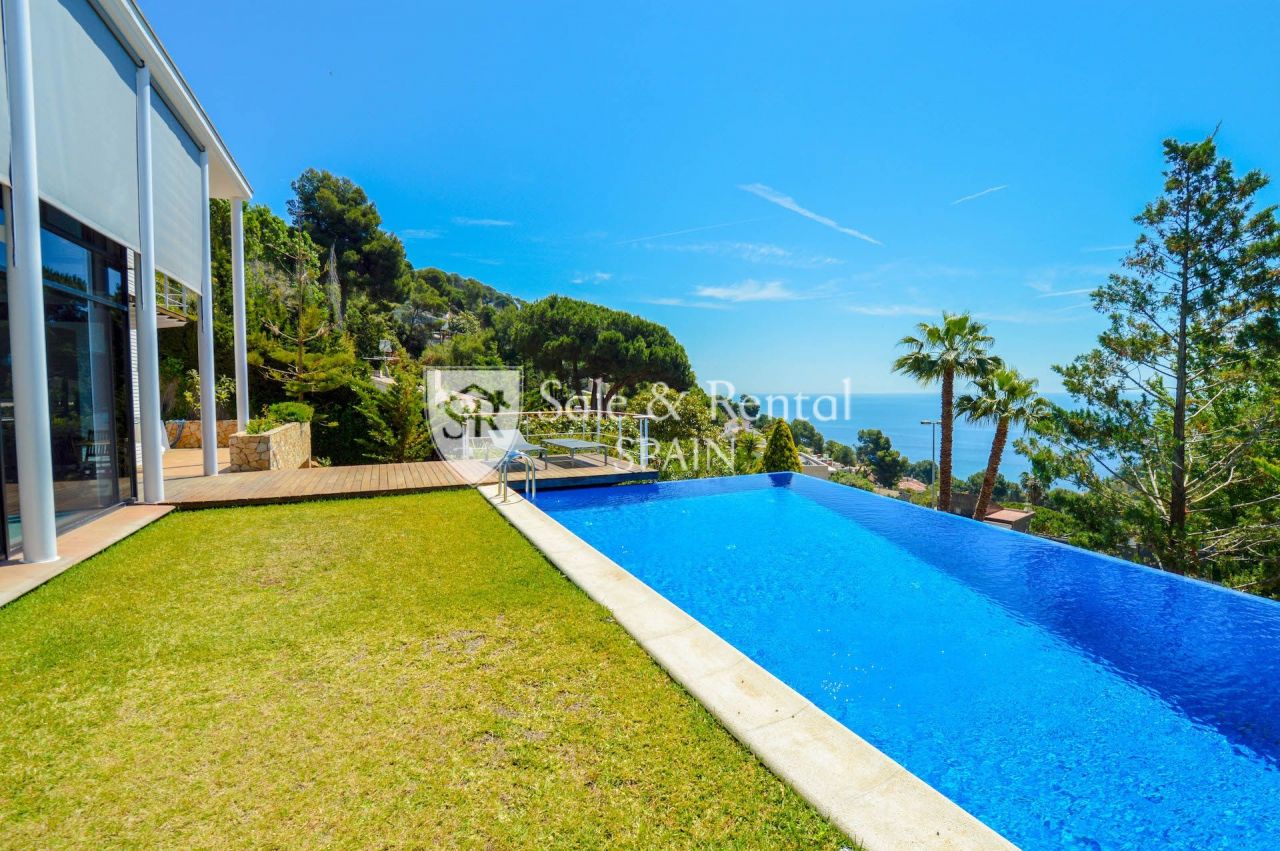 Villa in Blanes, Spain, 600 sq.m - picture 1