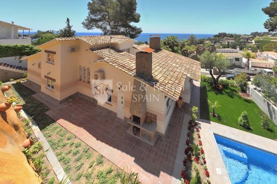Villa in Blanes, Spain, 340 sq.m - picture 1