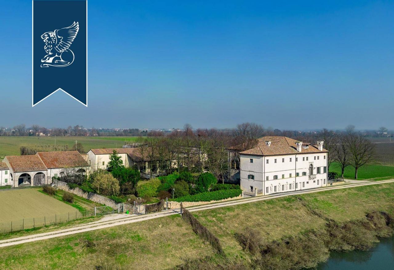 Villa à Padoue, Italie, 1 800 m2 - image 1
