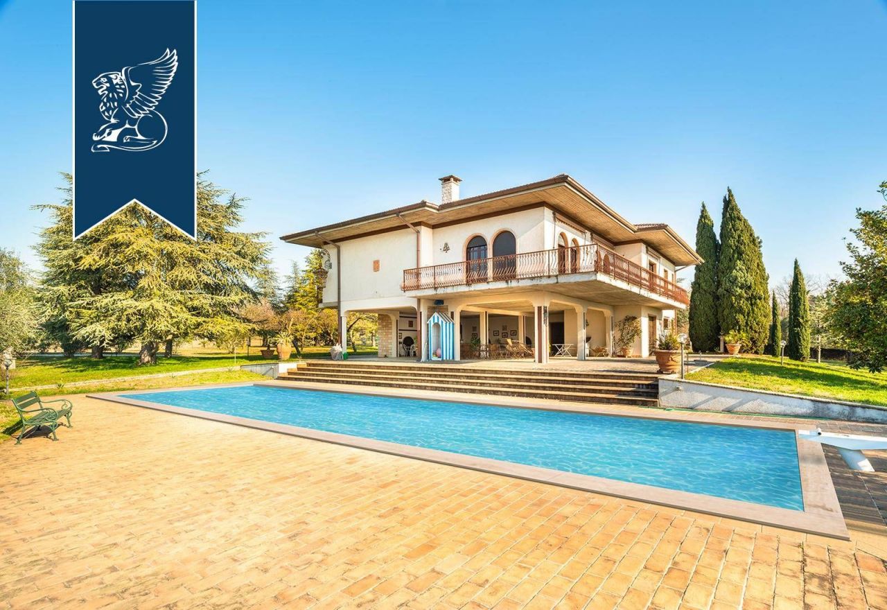 Villa in Verona, Italy, 1 270 sq.m - picture 1
