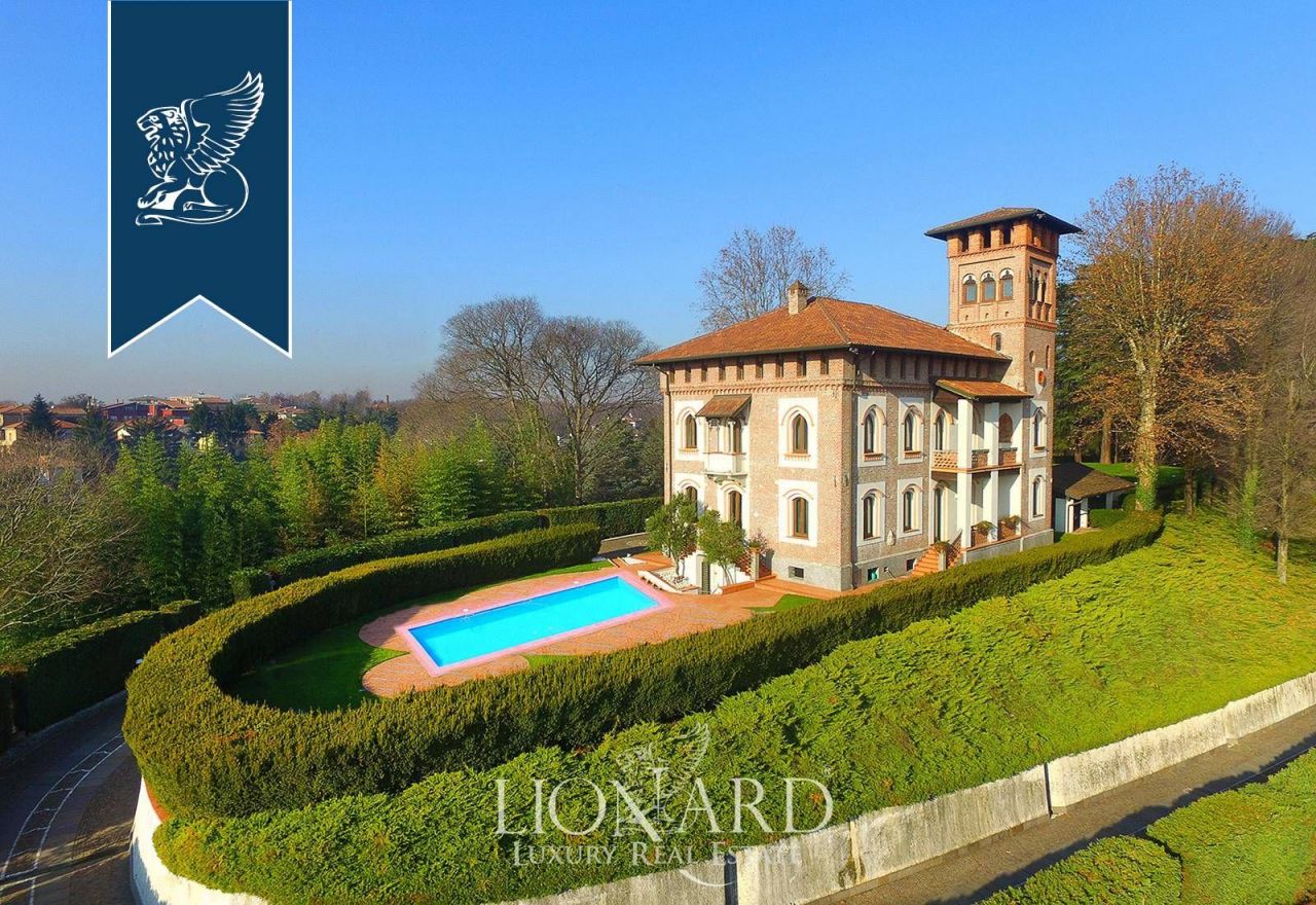 Villa in Monza, Italy, 1 500 sq.m - picture 1