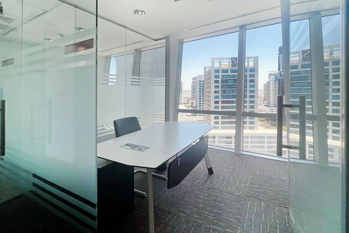 Office in Dubai, UAE, 87 sq.m - picture 1