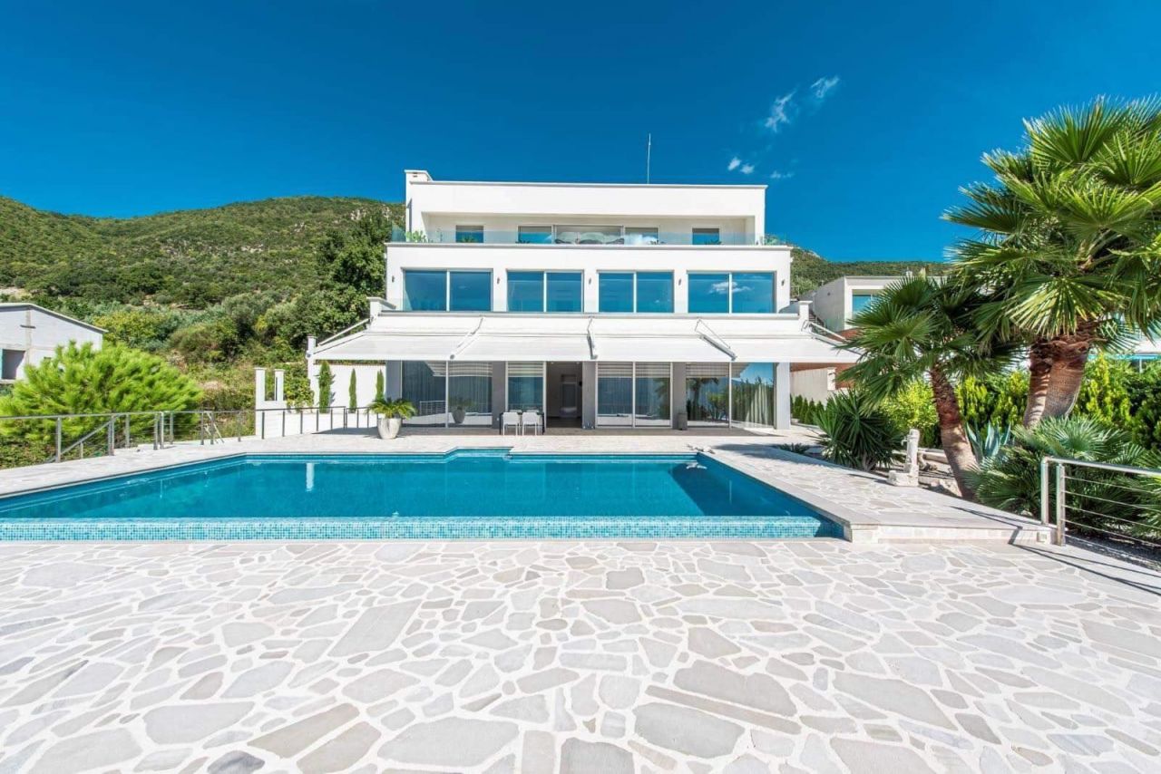 Villa in Denovici, Montenegro, 760 sq.m - picture 1