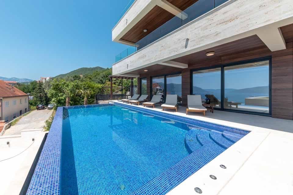 Villa in Tivat, Montenegro, 510 m² - picture 1