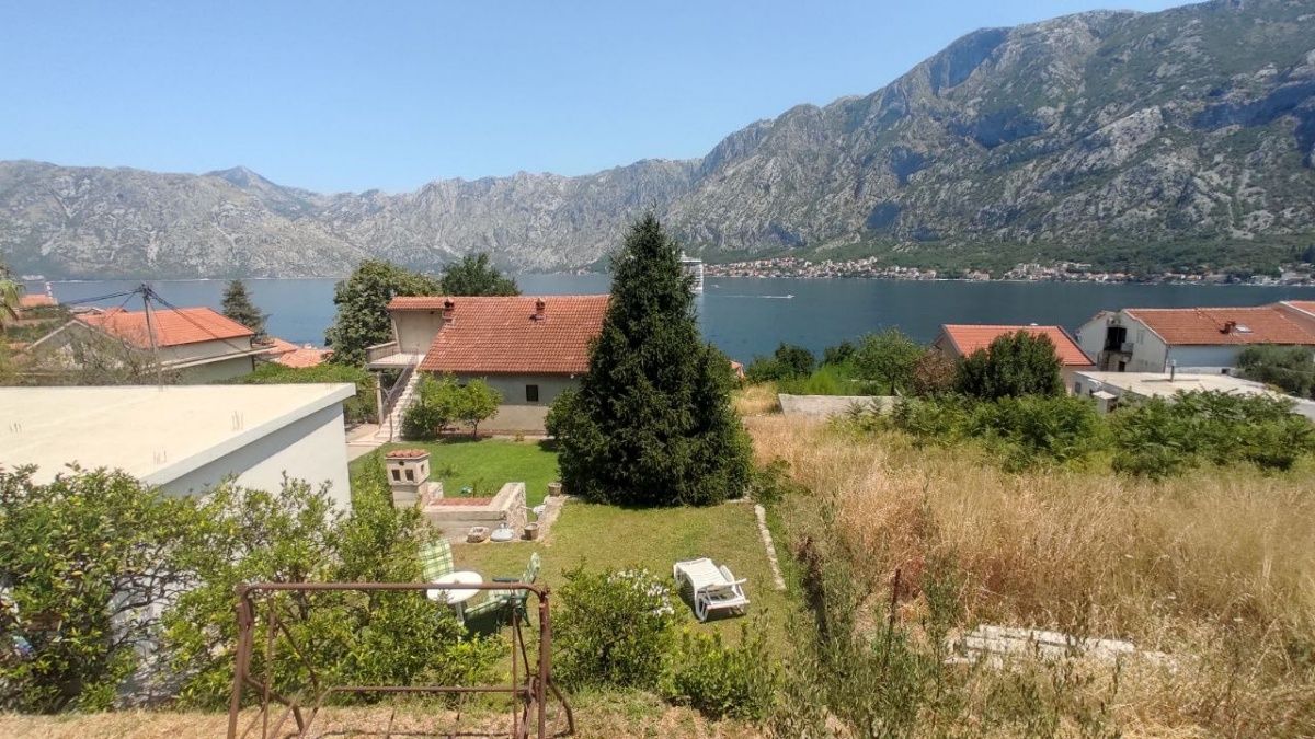 Land in Kotor, Montenegro, 561 ares - picture 1