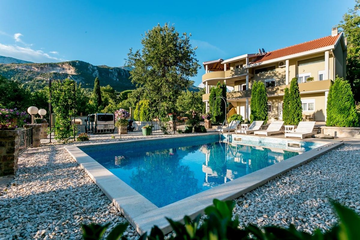 Casa en Herceg-Novi, Montenegro, 396 m2 - imagen 1