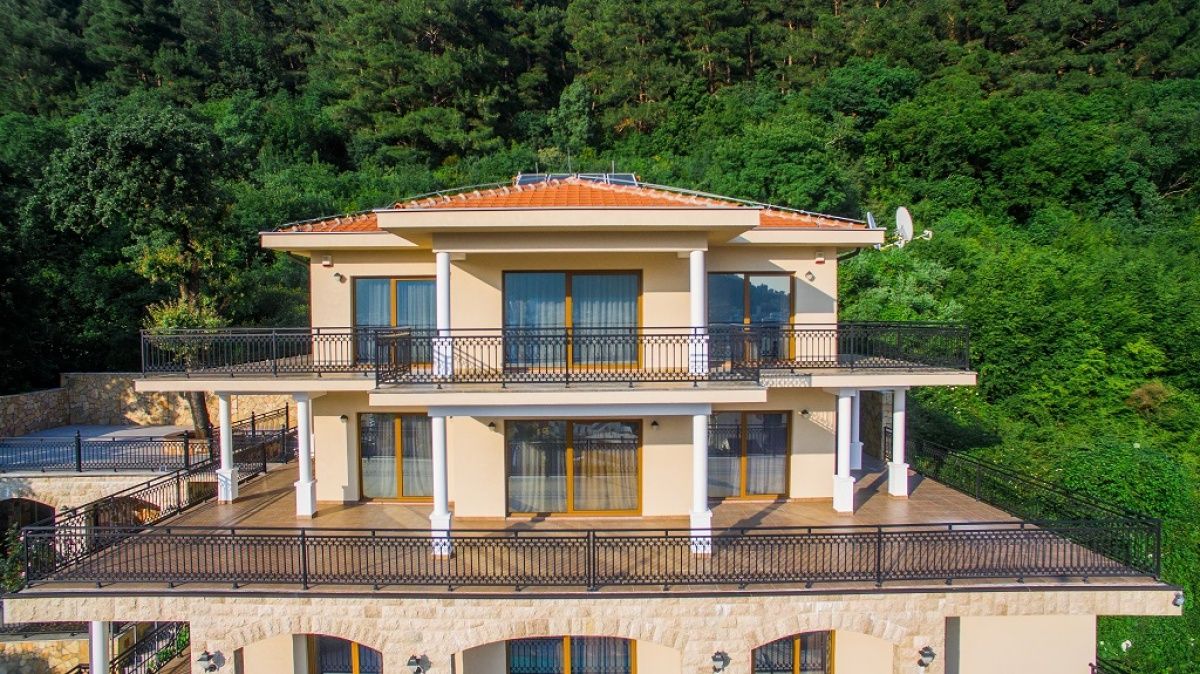 Haus in Budva, Montenegro, 663 m2 - Foto 1