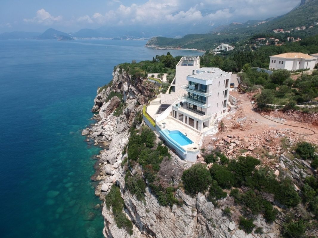 House in Budva, Montenegro, 760 sq.m - picture 1