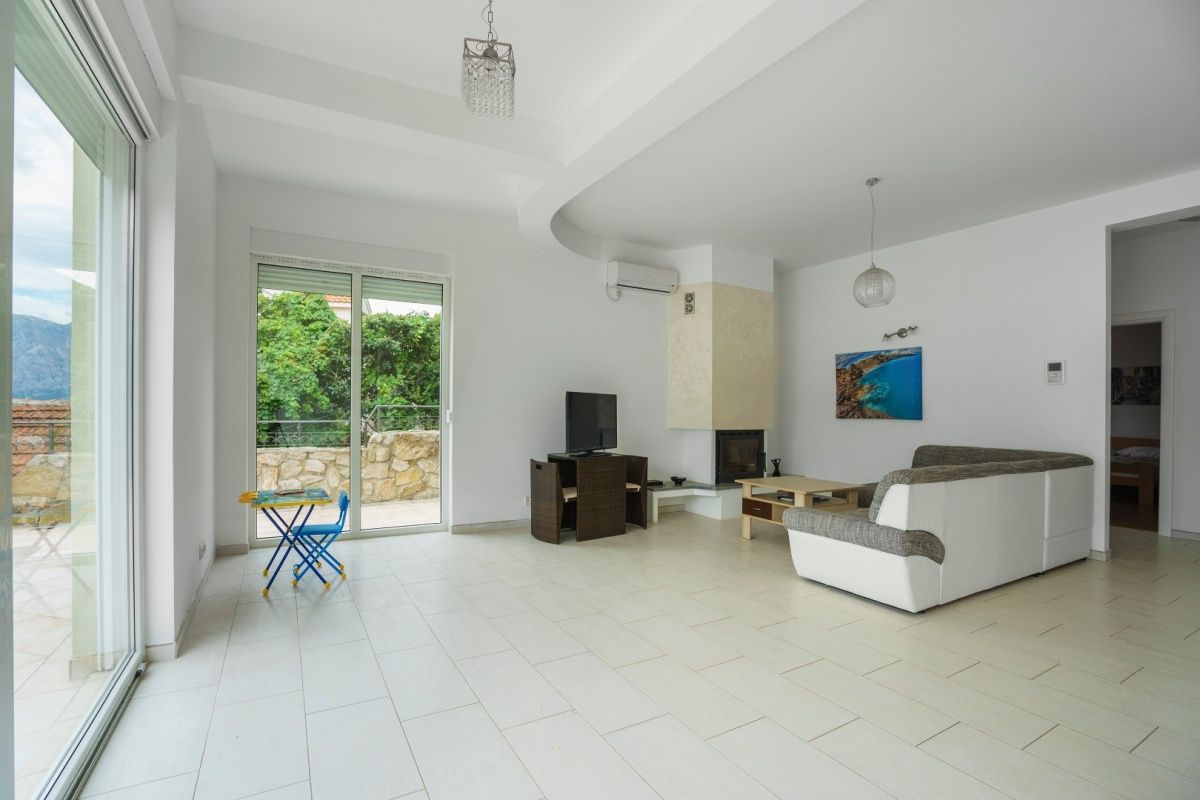 House in Kotor, Montenegro, 300 sq.m - picture 1