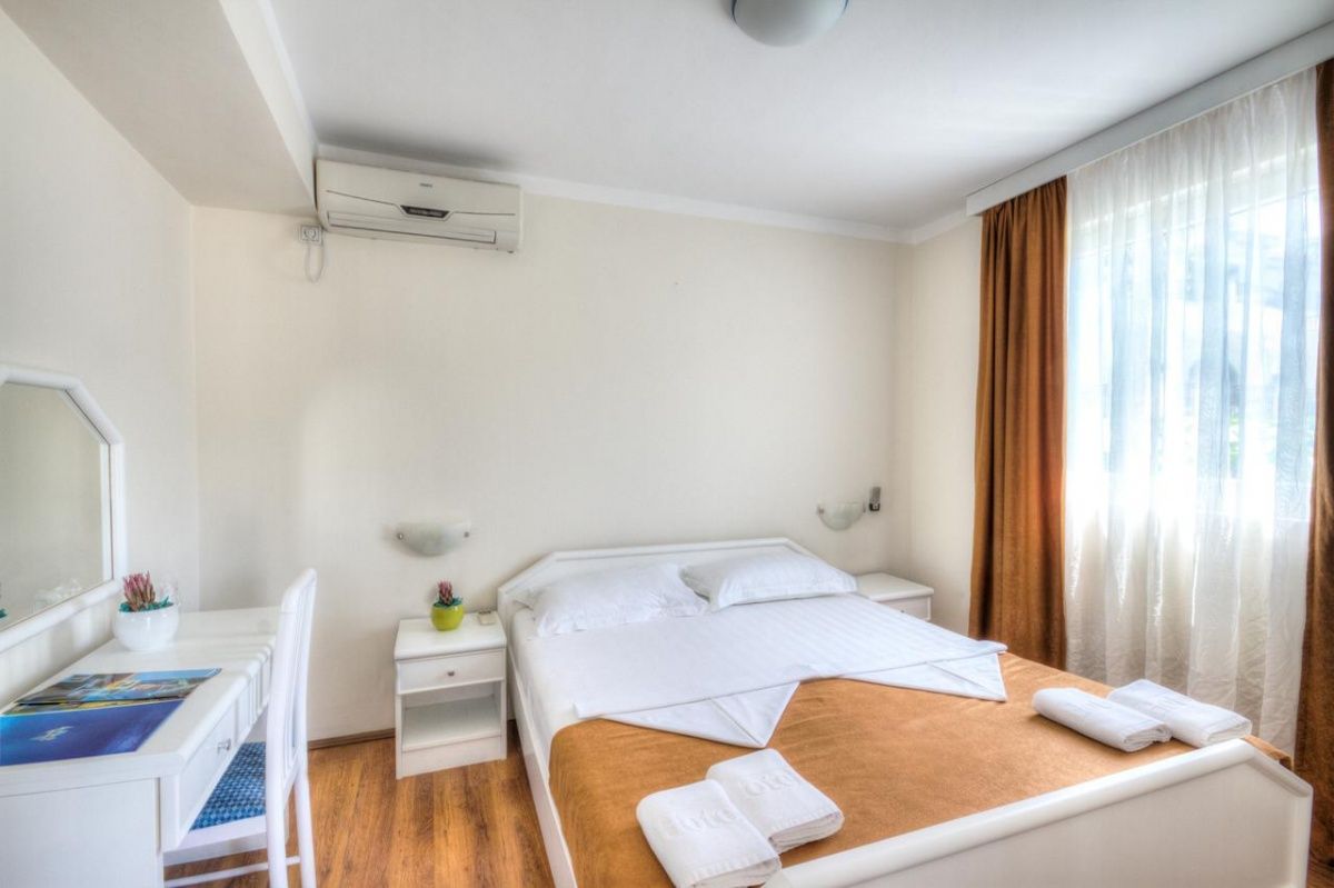 Hotel in Herceg-Novi, Montenegro, 3 300 sq.m - picture 1