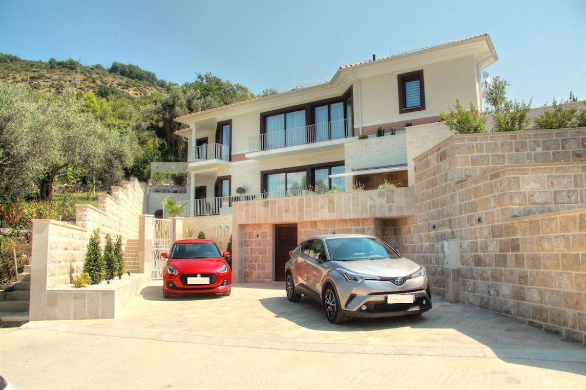 House in Tivat, Montenegro, 280 sq.m - picture 1