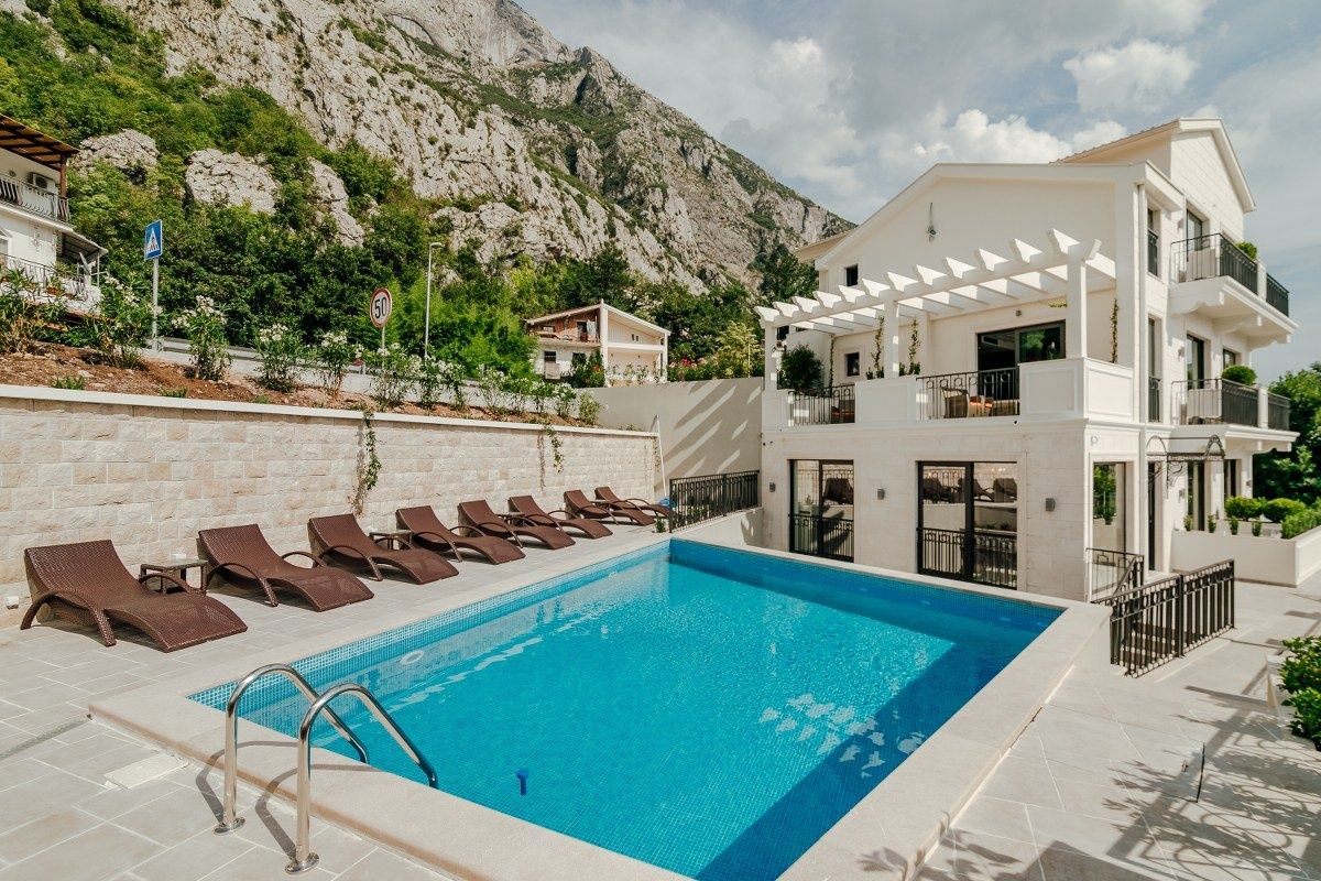 Hotel in Kotor, Montenegro, 550 sq.m - picture 1