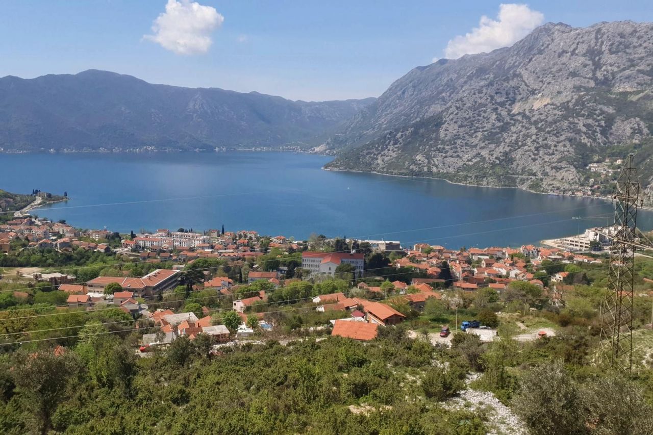 Land in Risan, Montenegro, 42.3 ares - picture 1
