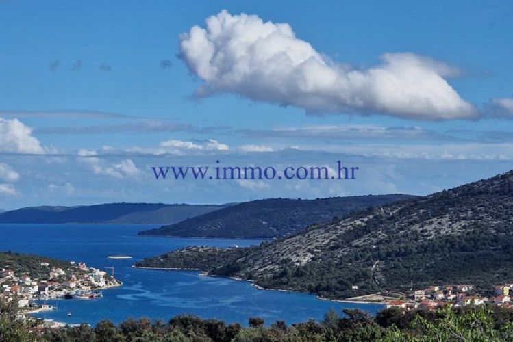 Land in Trogir, Croatia, 1 300 sq.m - picture 1