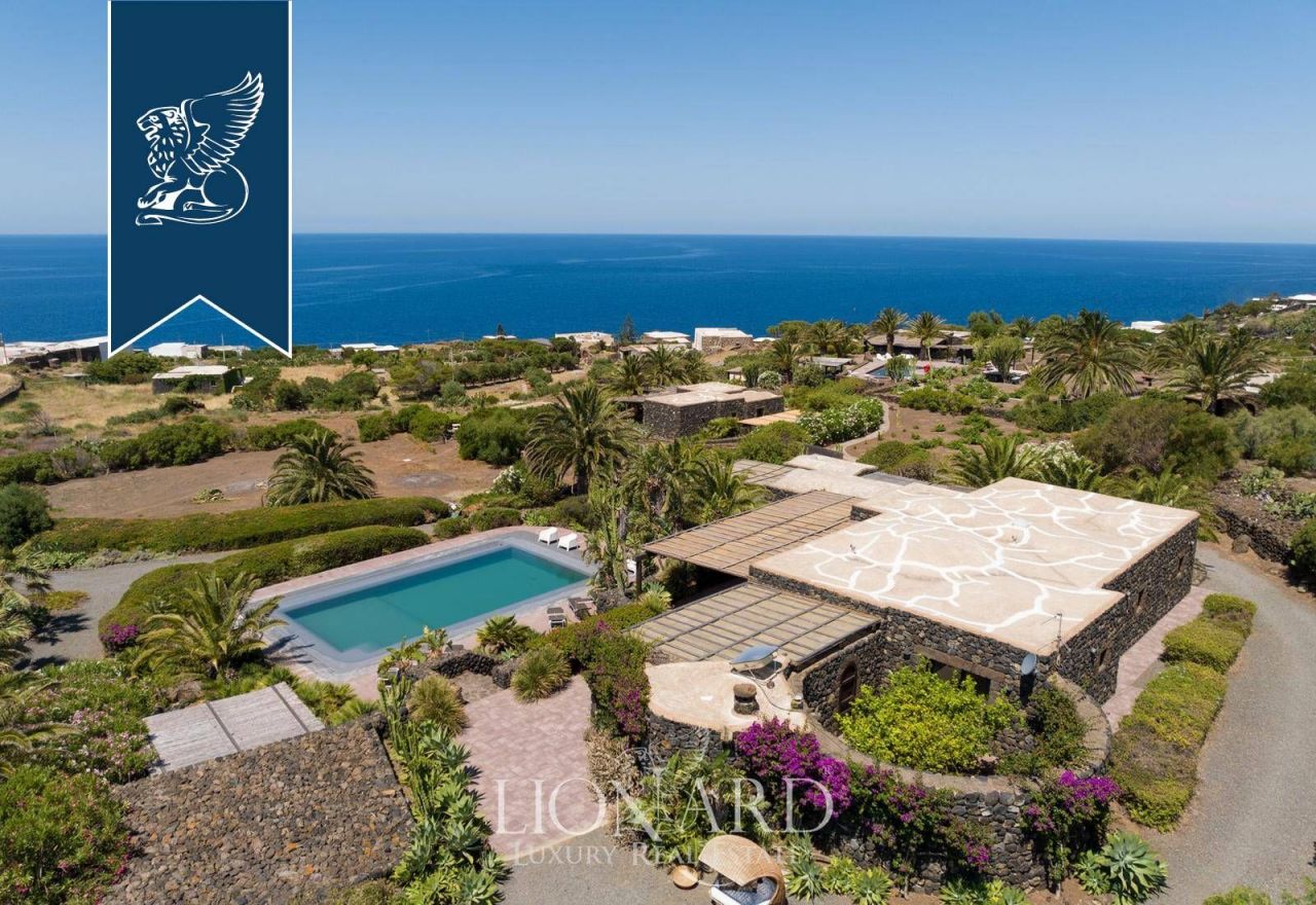 Villa on Pantelleria, Italy, 720 sq.m - picture 1