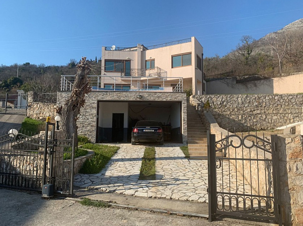 Villa in Bar, Montenegro, 270 m2 - Foto 1