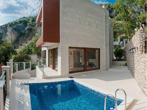 Villa in Budva, Montenegro, 285 sq.m - picture 1