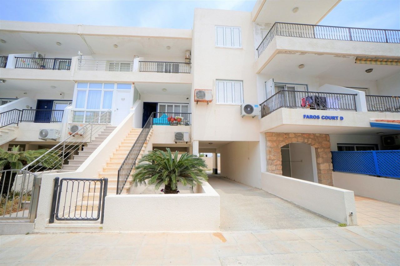 Townhouse in Paphos, Cyprus - picture 1