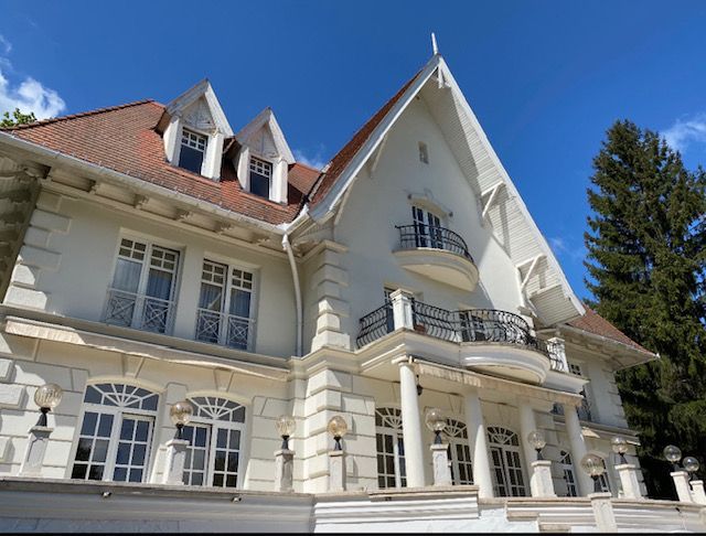 Villa in Budapest, Hungary, 990 sq.m - picture 1