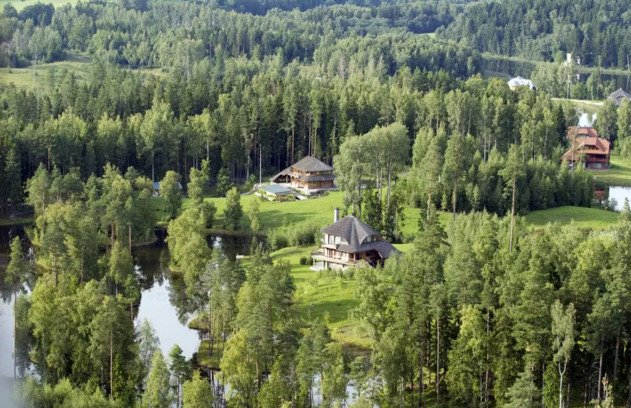 House in Amata Municipality, Latvia, 350 sq.m - picture 1