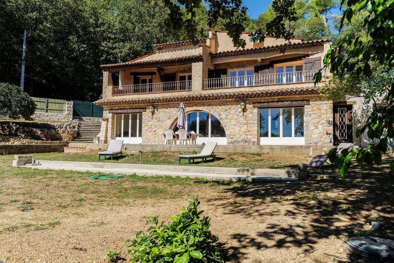 Villa in Cagnes-sur-Mer, France, 180 sq.m - picture 1