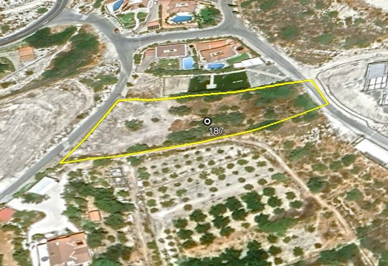 Land in Limassol, Cyprus, 1 004 sq.m - picture 1