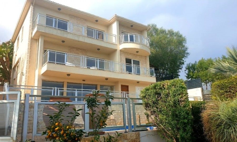 Villa in Limassol, Cyprus, 408 sq.m - picture 1