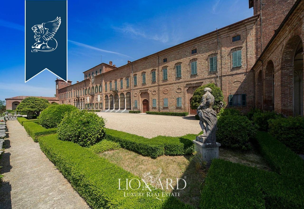 Castle in Pavia, Italy, 7 000 sq.m - picture 1