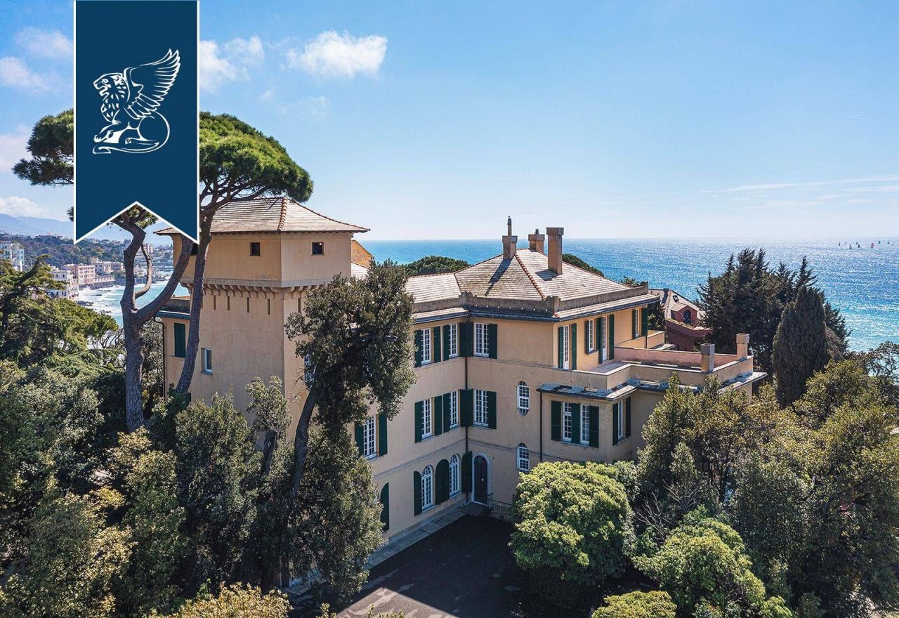 Villa en Genova, Italia, 2 000 m2 - imagen 1