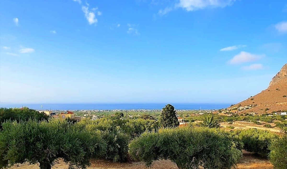Land in Analipsi, Greece, 1 750 sq.m - picture 1
