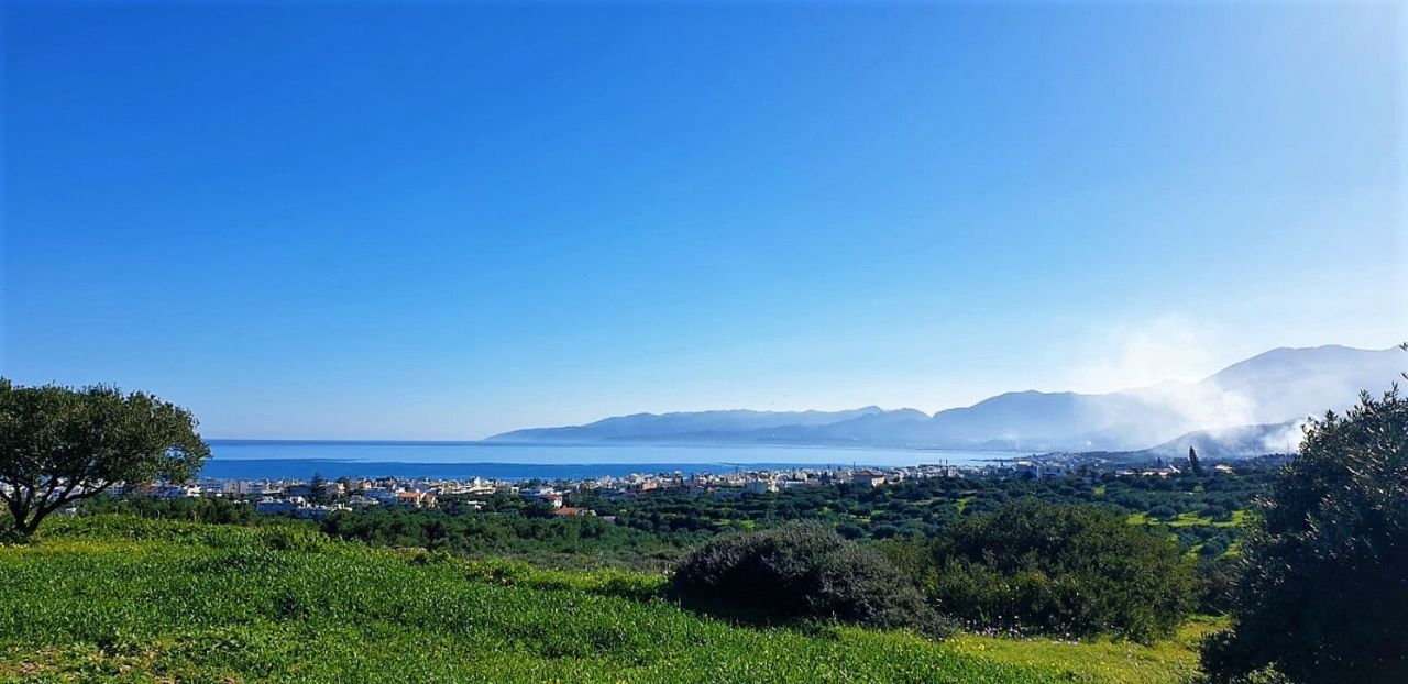Land in Anissaras, Greece, 4 750 sq.m - picture 1