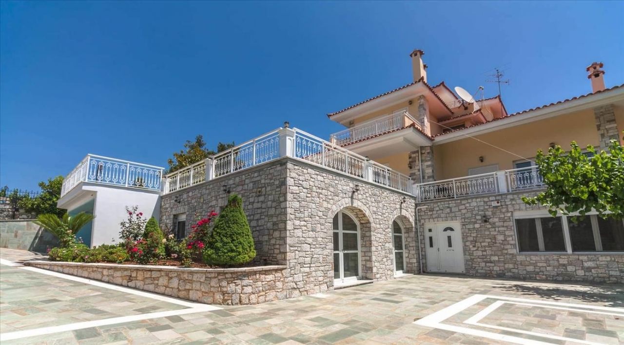 Maisonnette à Agios Stefanos, Grèce, 667 m2 - image 1