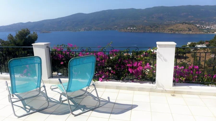 Villa on Aegina, Greece, 200 sq.m - picture 1